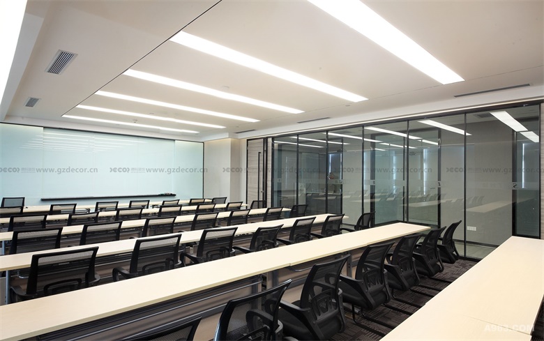 高科技辦公室裝修如何設計靈活工作區(qū)？